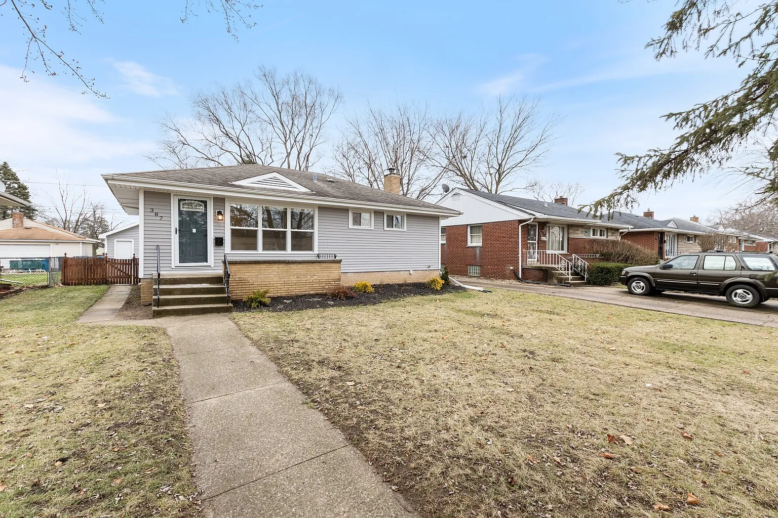387 Clyde Ave photo 1
