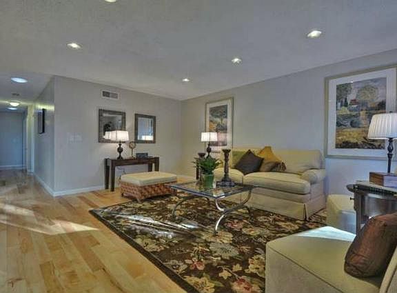 3rd image of 558 Gail Ave