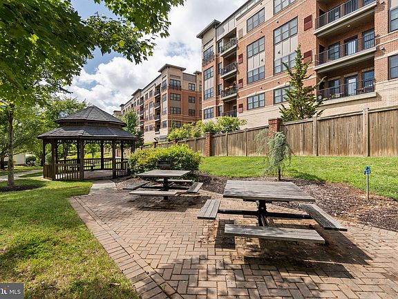 5th image of 2911 Deer Hollow Way Unit 324
