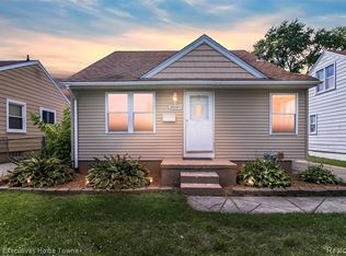 26085 Dartmouth St, Madison Heights, MI 48071