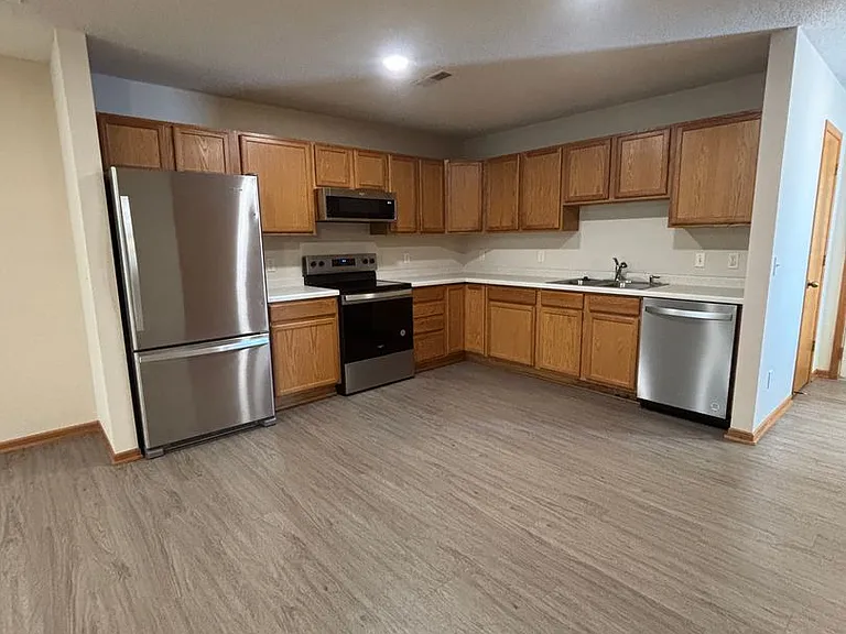 323B Williamsburg Pl — Photo 1