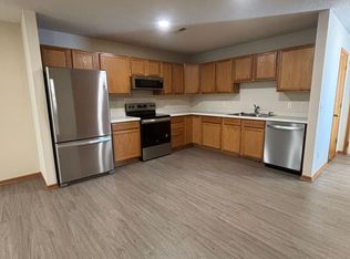 323B Williamsburg Pl, New Richmond, WI 54017