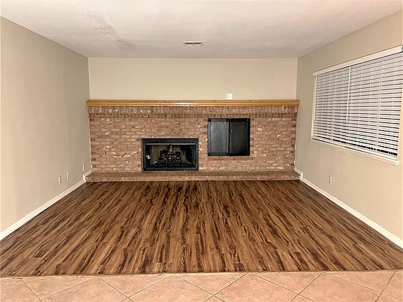 4th image of 1240 Del Lilly Ln