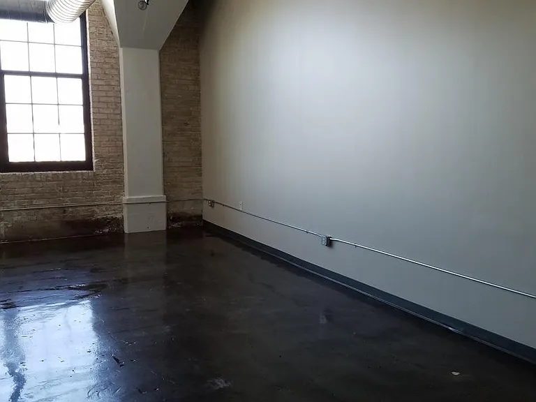 Open area for living room or bedroom.