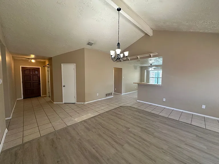 4045 Cavalry Dr — Photo 7