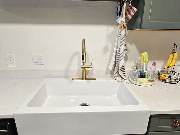 3rd image of 101 Kirby Ln
