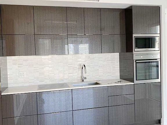 3rd image of 318 Richmond St W #1603