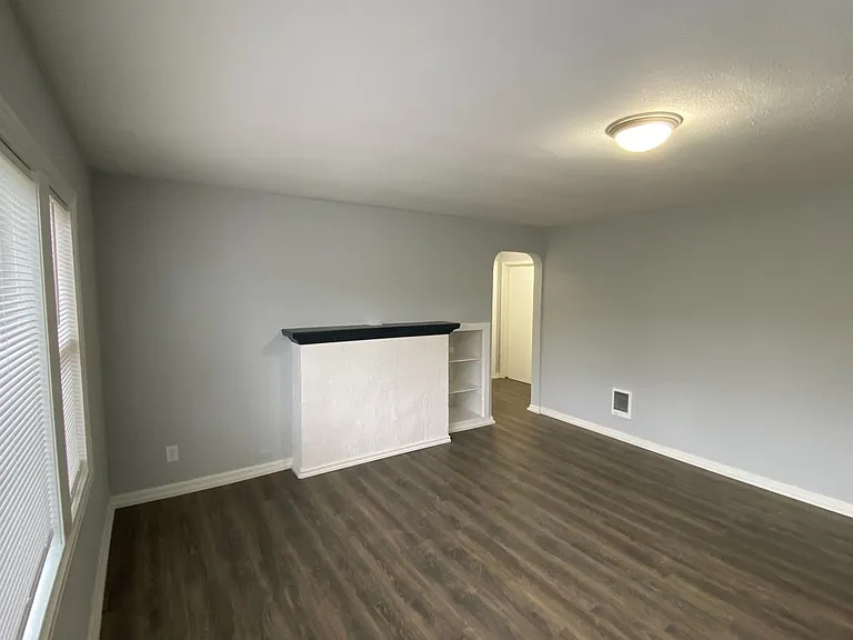 Raymond Apartments — Photo 17