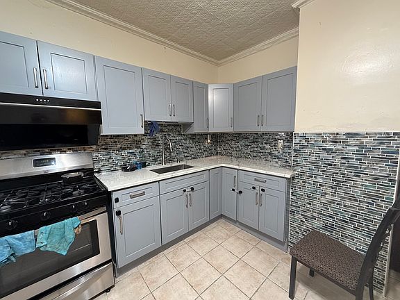 3rd image of 102-104 Marion St #1