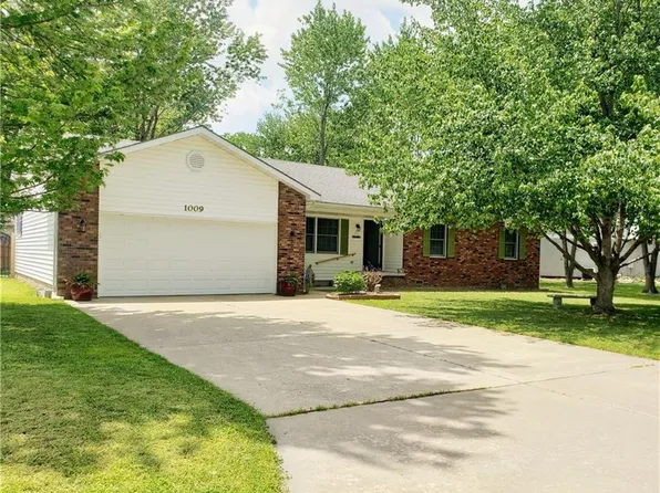 1009 Village Dr, Pittsburg, KS 66762