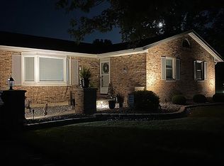 15710 Sunset Blvd, Wapakoneta, OH 45895