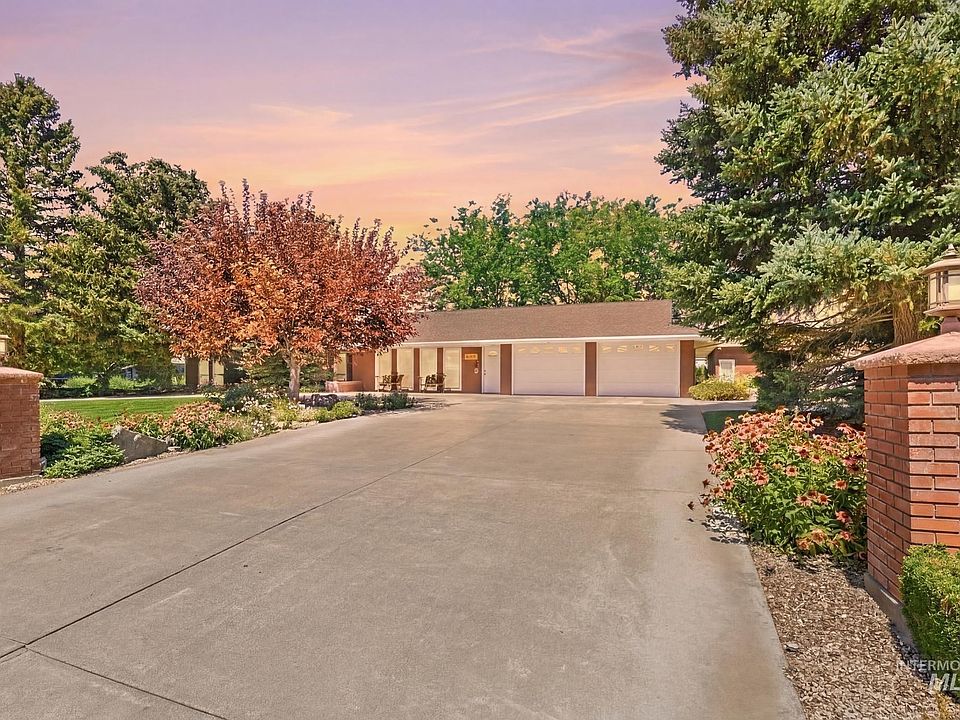 1st image of 3237 Woodridge Dr