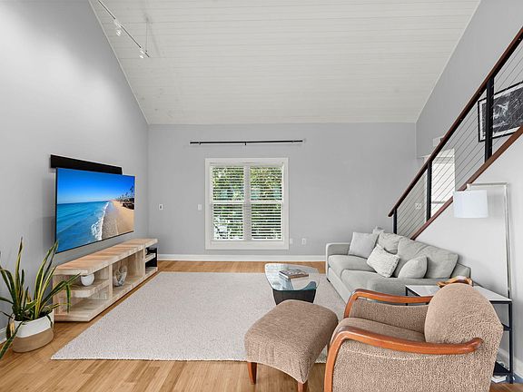5th image of 220 Little Oak Island Dr