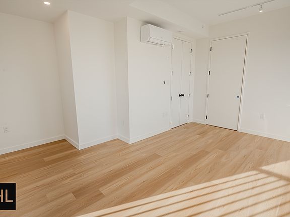 3rd image of 931 Carroll St #405