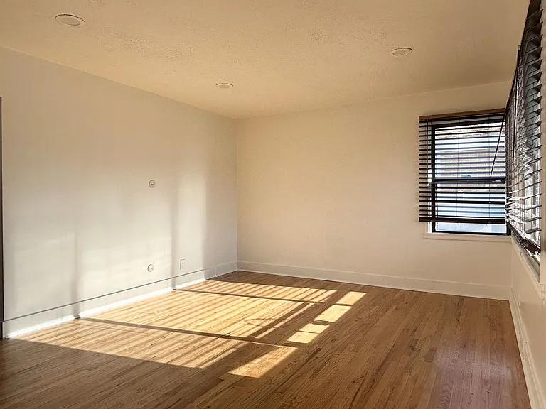 2179 E 2700 S — Photo 3