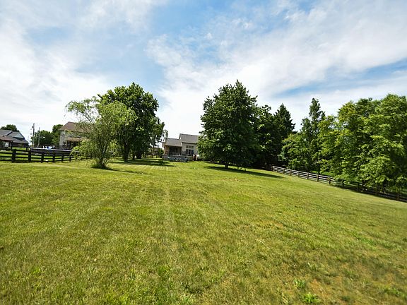3rd image of 384 Kings Trace Dr