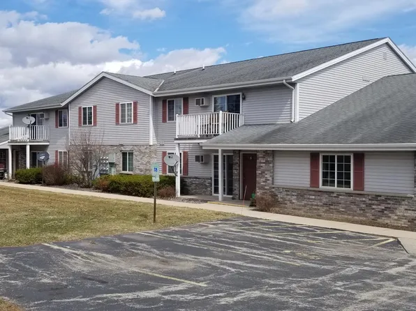 2200 Sylvan Way, West Bend, WI 53095