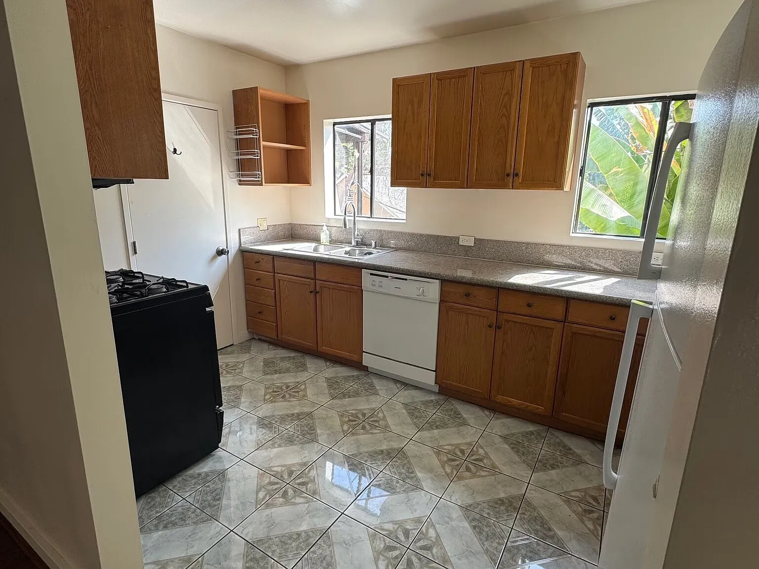 2 bed, 1.5 bath, 1200 sqft, $3,800 — Photo 4