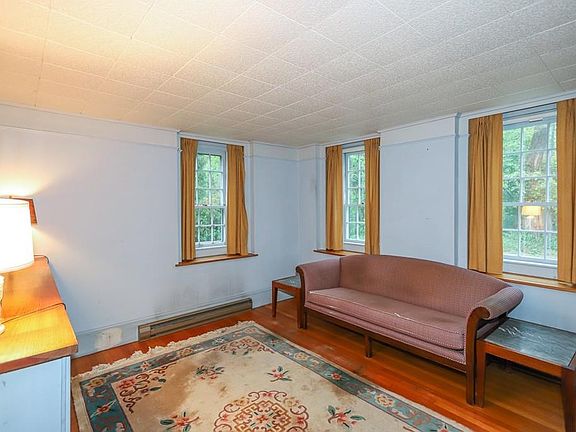 5th image of 259 Granite St