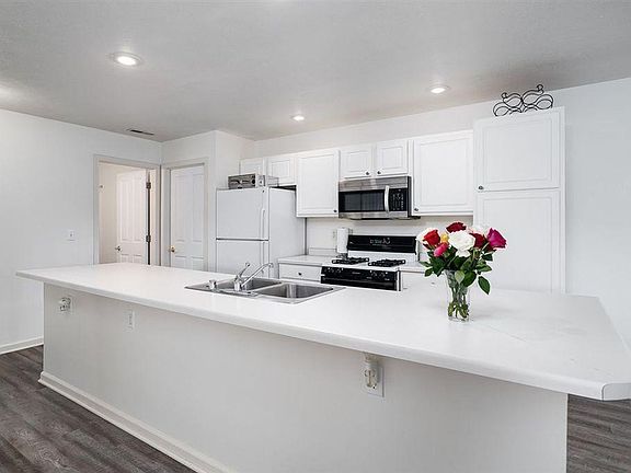 4th image of 500-530 E Inman Pkwy #3
