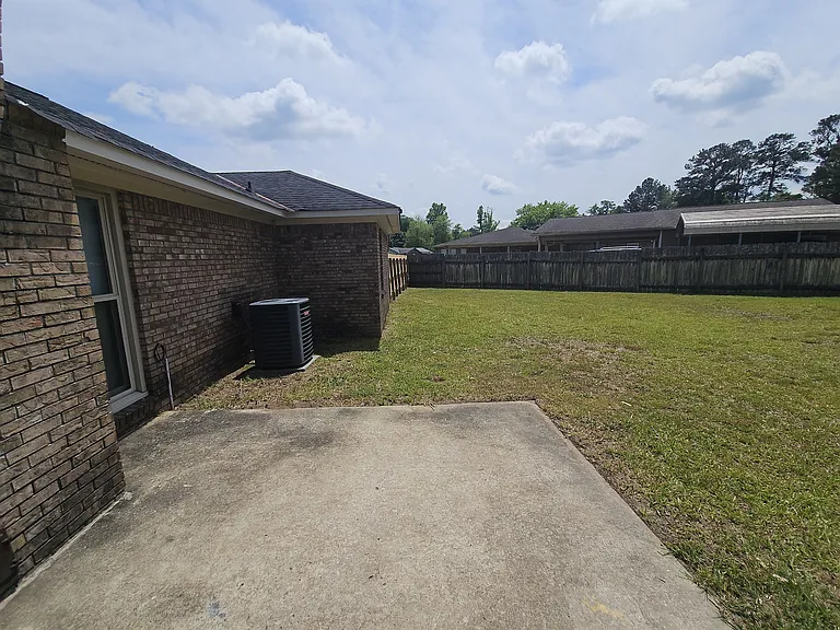 5727 Lexington Dr — Photo 44