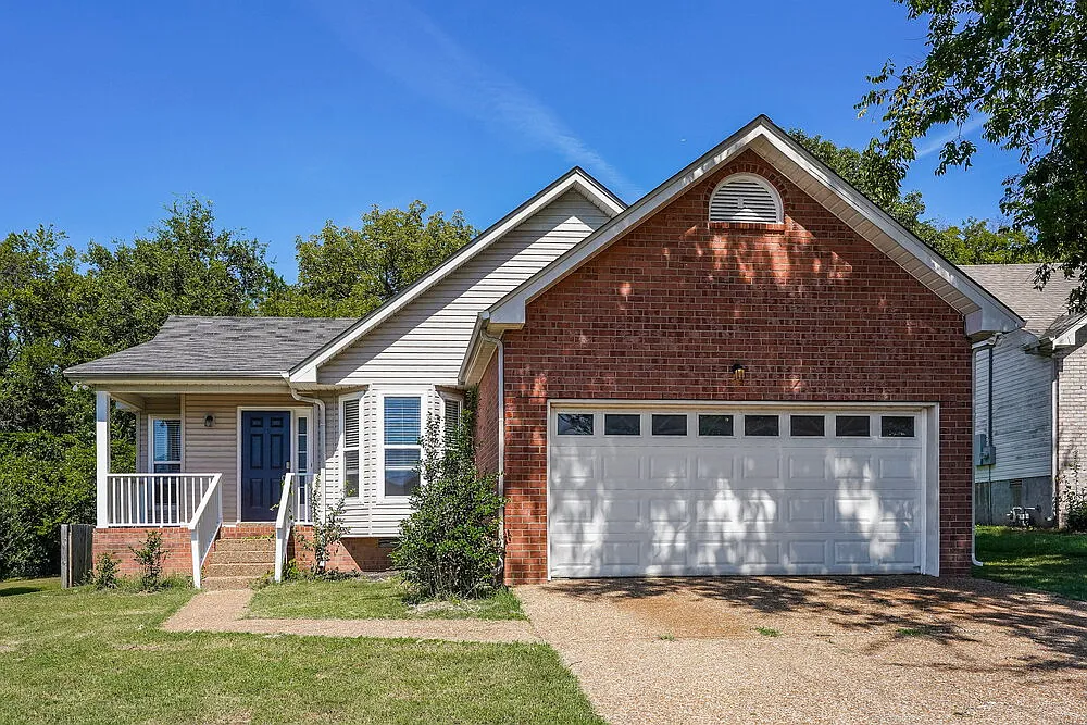 3 bed, 2.0 bath, 1354 sqft, $2,285 — Photo 1