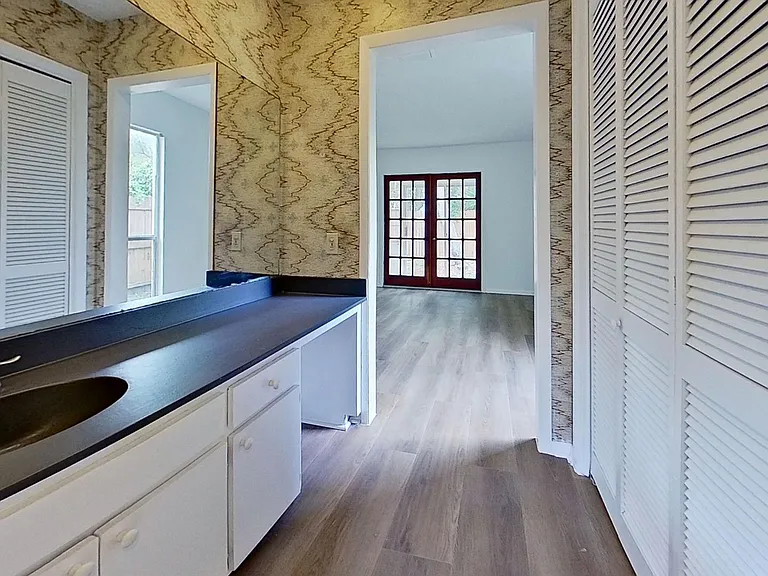 1615 Seminole Rd — Photo 14