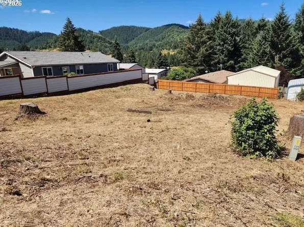 1035 Whipple Ct, Yoncalla, OR 97499