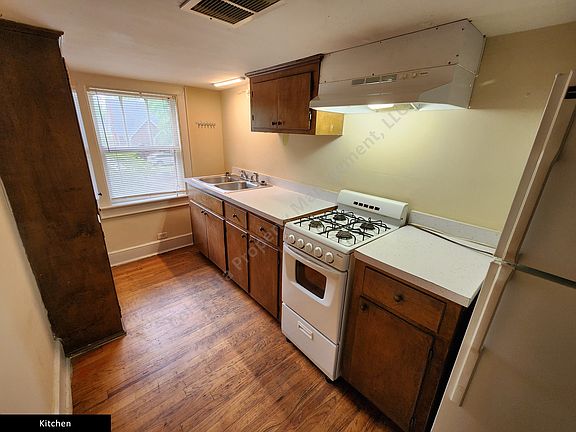 4th image of 34335 Blossom St