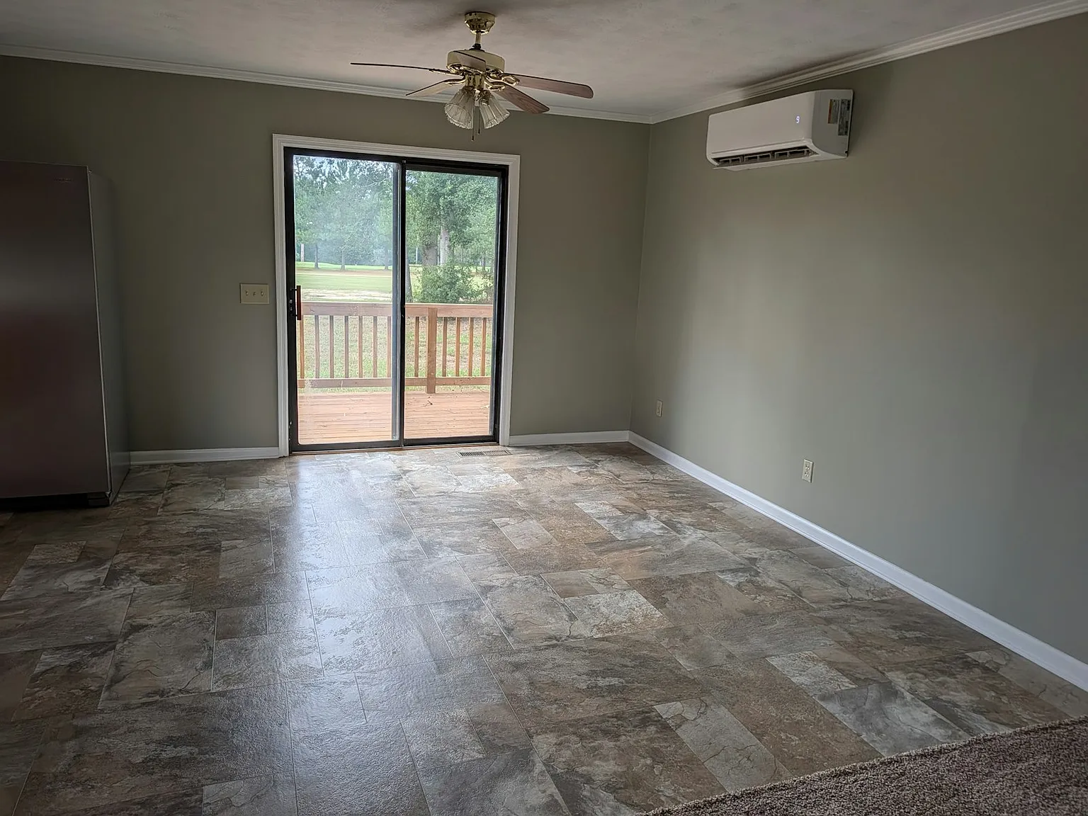 1564 Bryant Dr. — Photo 4
