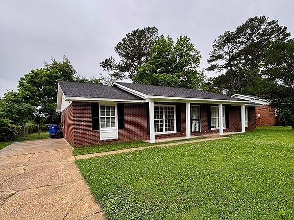 2nd image of 2866 Luckie St
