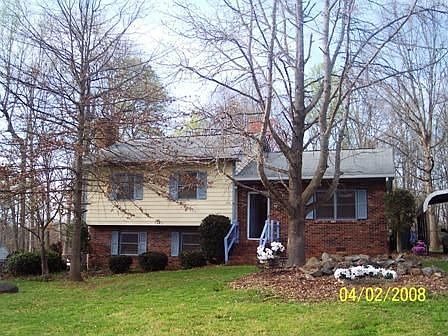 1st image of 122 Squire Ct