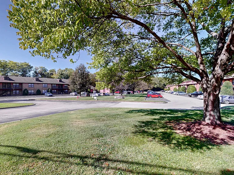Breckinridge Park Apartments — Photo 15
