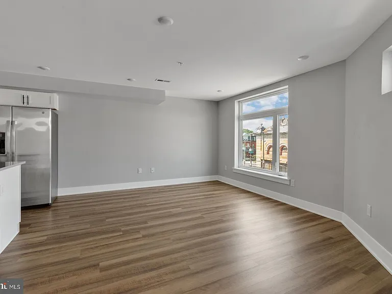 3965 Lancaster Ave #302 — Photo 8