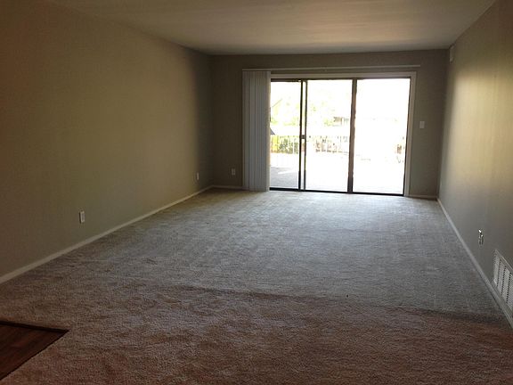 5th image of 640 Turtle Creek Dr APT E
