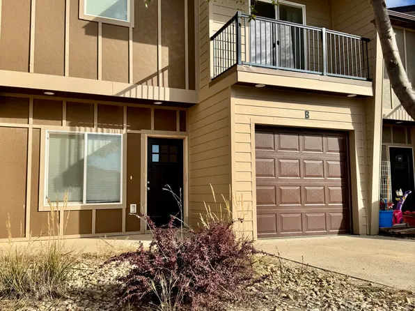 5801 Victoria Ave Unit B, Williston, ND 58801