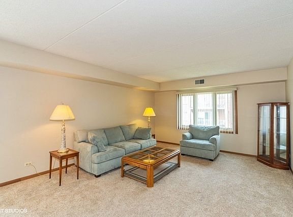 3rd image of 6460 W Belle Plaine Ave APT 406