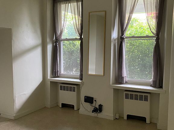 4th image of 3503 Ainslie St Floor 1
