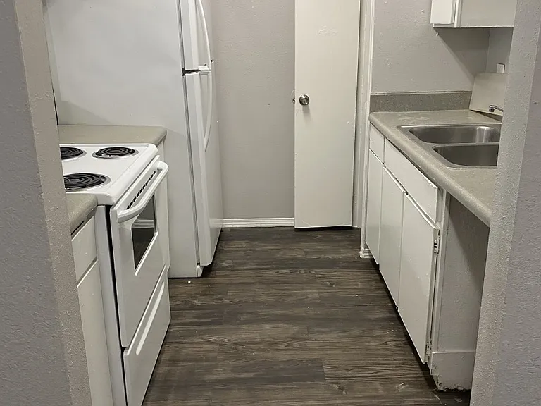 1809 W Schunior Rd #212 — Photo 3