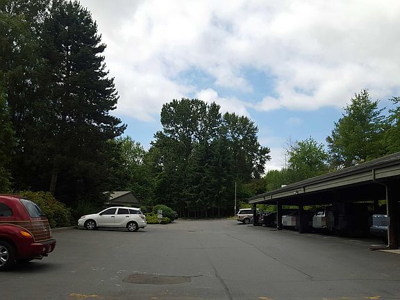 5th image of 4 Lake Bellevue Dr APT 202