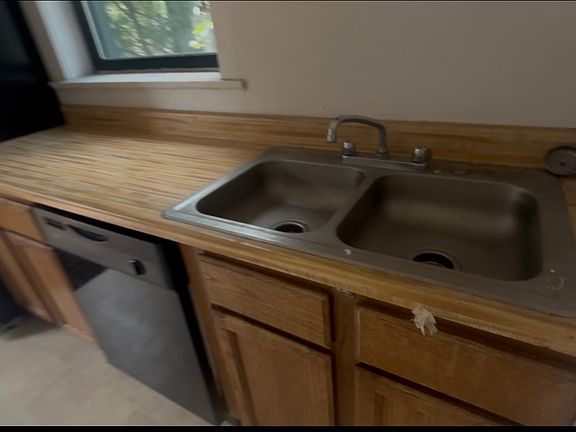5th image of 3950 N Fremont St #3