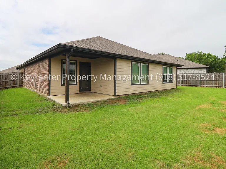 1308 Sunstone St — Photo 44
