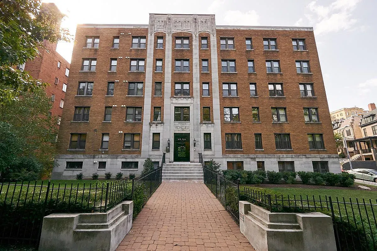 2 bed, 739 sqft, $3,200 — Photo 4