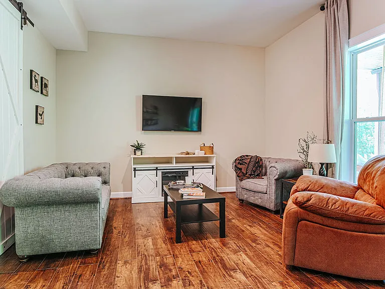 239 Huntley Ave — Photo 36