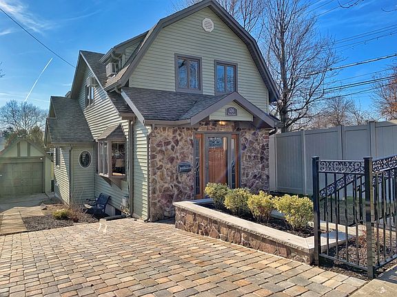 2nd image of 126 Beach Ave