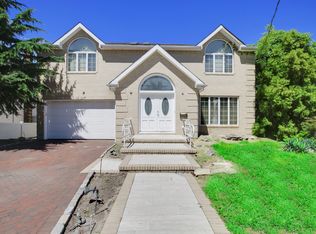 372 Buckingham Rd, Cedarhurst, NY 11516