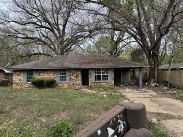 99 Westbrook St, Pineville, LA 71360