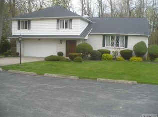 553 Meadowbrook Dr, Lewiston, NY 14092