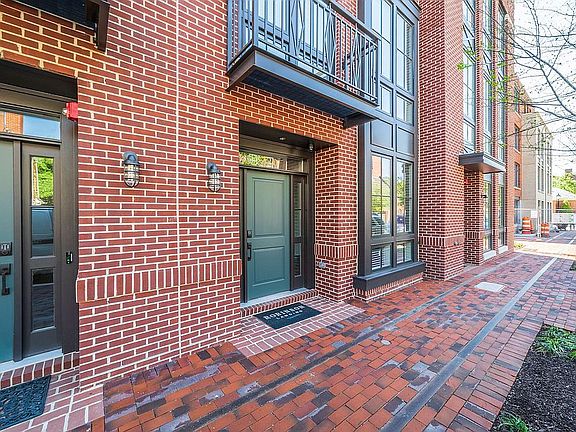 4th image of 320 S Union St