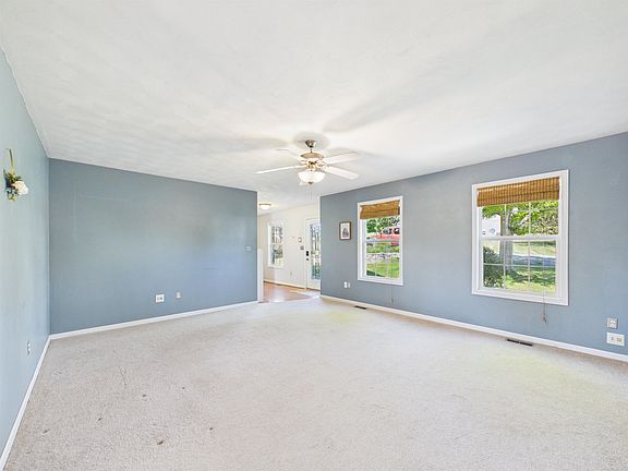 5th image of 215 Sequoia Cir NW